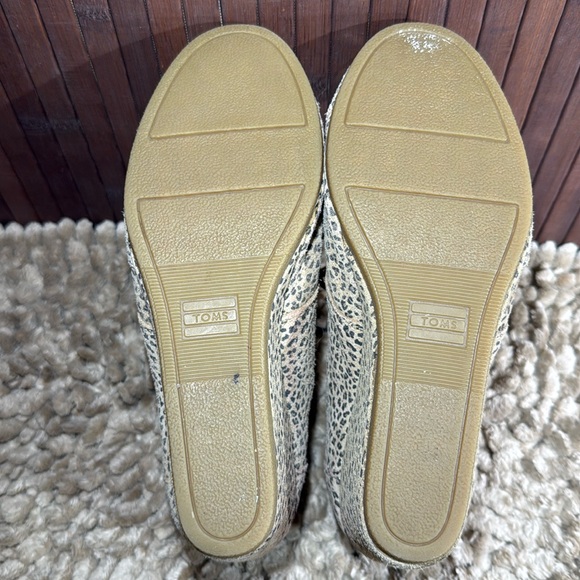 TOMS SHOES LEOPARD PRINT SZ 7 wedges - Picture 7 of 7